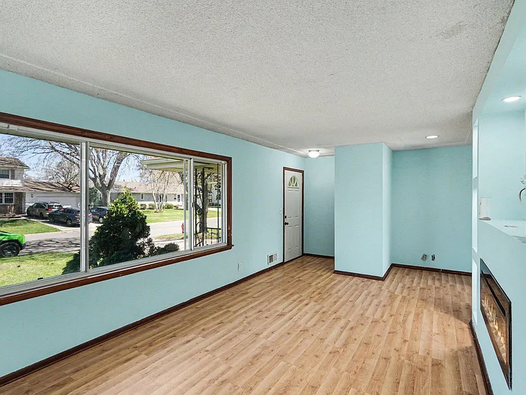 7617 Lee Ave N — Photo 3