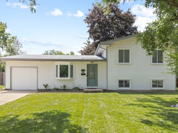 47 Surrey Ln, Crystal Lake, IL 60014