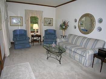 1st image of 527 Arbour Ct
