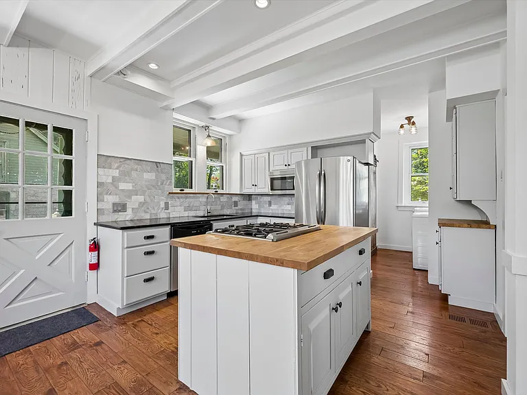 416 E Athens Ave — Photo 6