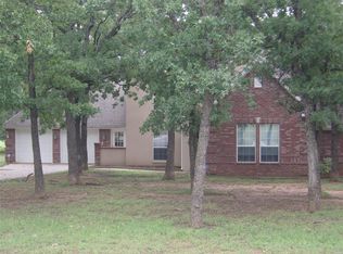 304 Timber Oaks Ct, Bowie, TX 76230