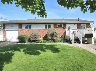 6 Wilshire Dr, North Babylon, NY 11703