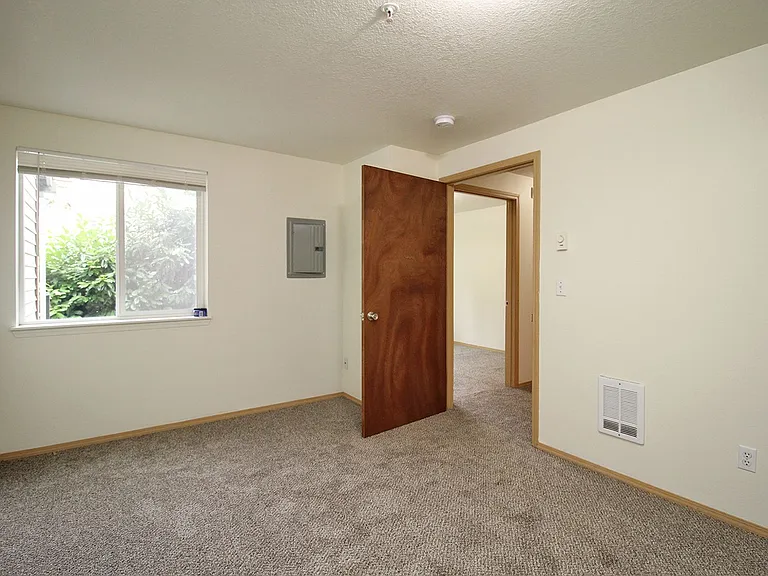 11710 - 11712 SE Powell — Photo 37