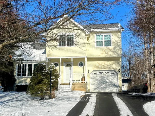 7 Tamian Pass, Ballston Lake, NY 12019