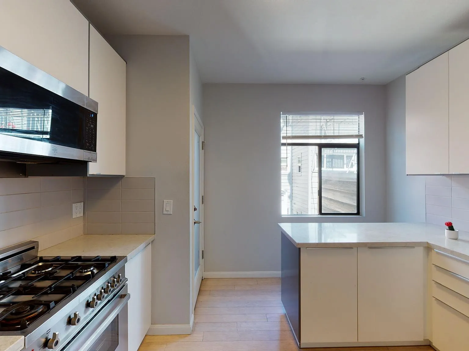 616A Natoma St — Photo 2
