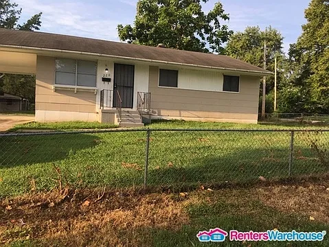 220 Coburg Dr photo 1