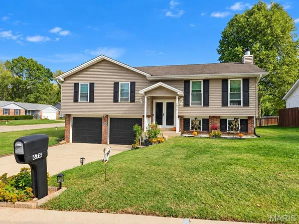 678 Woodstream Dr, Saint Charles, MO 63304