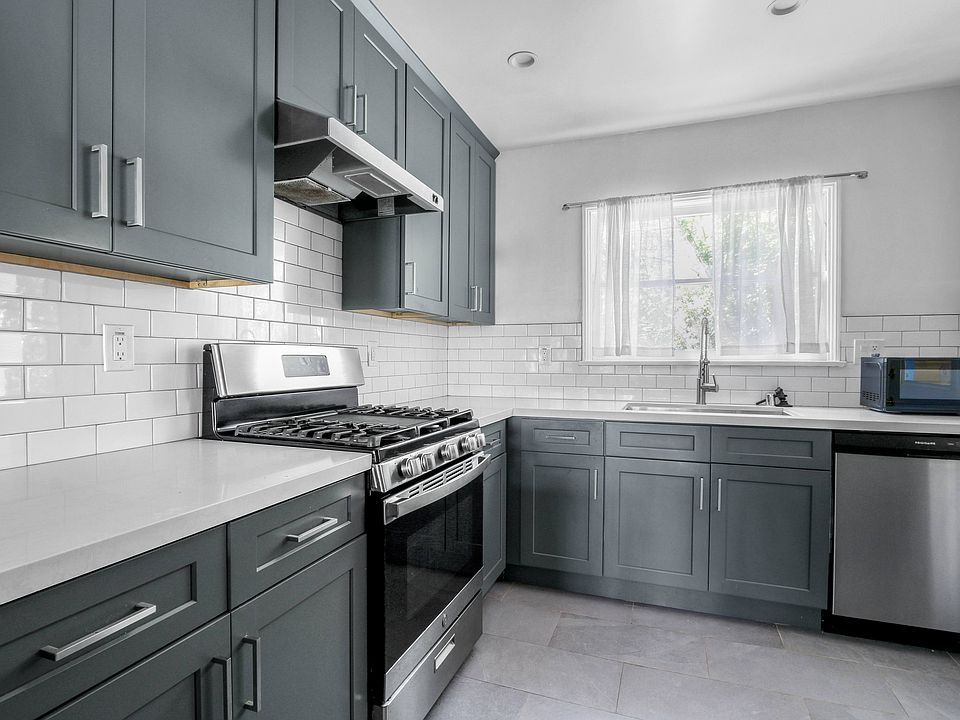 1st image of 437 San Vicente Blvd #439A