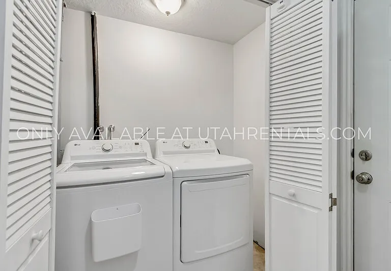 1328 S 1550 E — Photo 21