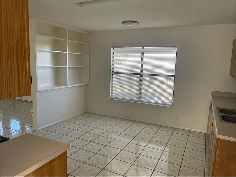 4214 Sunrise Cove Dr — Photo 4