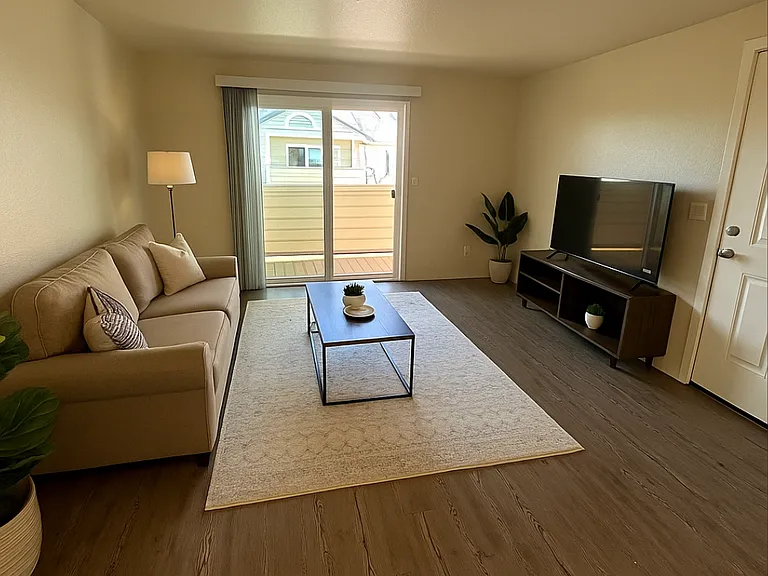Emerald Pointe — Photo 31