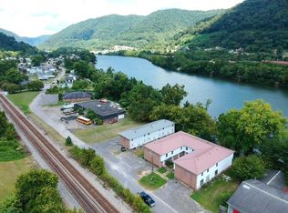 567 Adena Dr, Mount Carbon, WV 25139