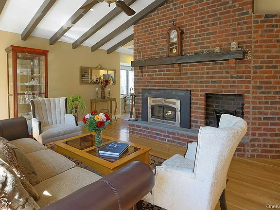 4th image of 27 Deer Path Road