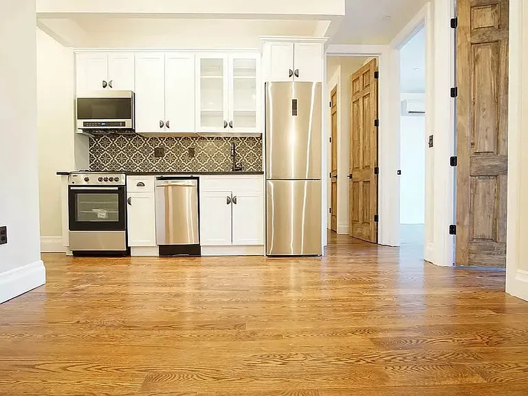 81 Stockholm St #4R — Photo 10