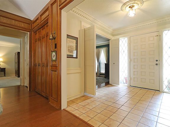 3rd image of 5522 Glenmere Ln
