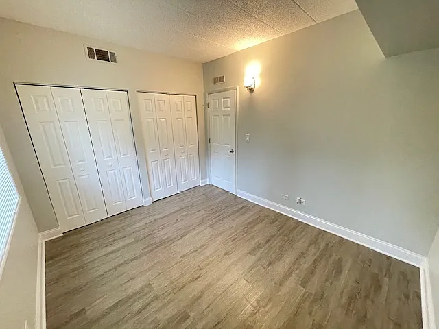 Lakeview Terrace Apartments — Photo 7