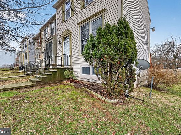 2nd image of 7 Rocky Brook Ct