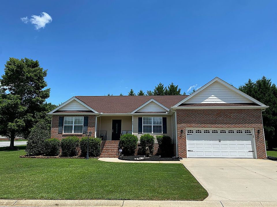 1st image of 903 Cohen Ct