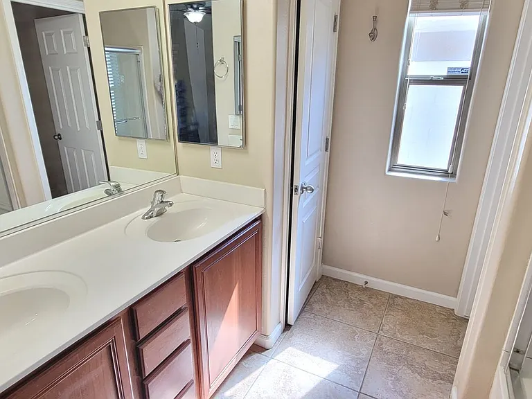 1814 W Desert Hills Dr — Photo 17