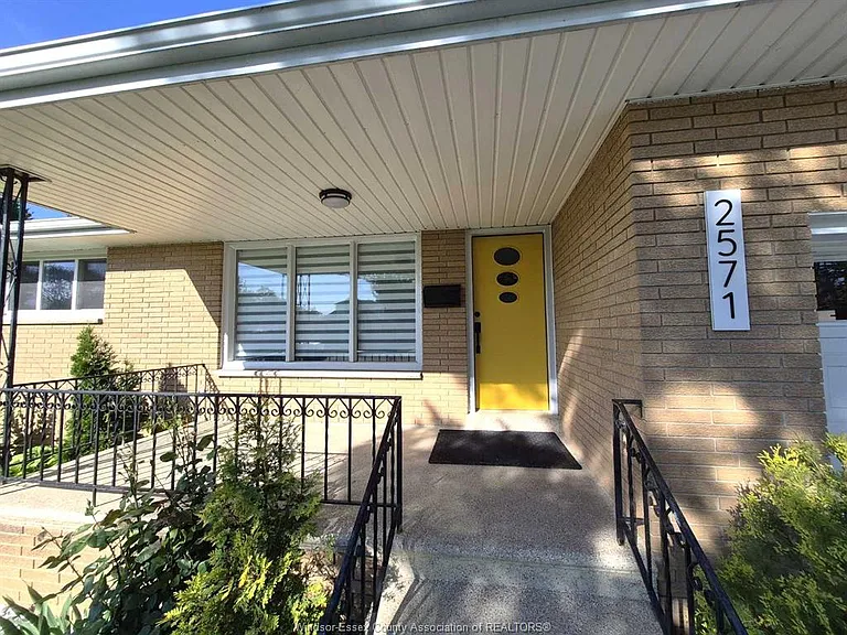 2571 Jos Street Louis Ave — Photo 2
