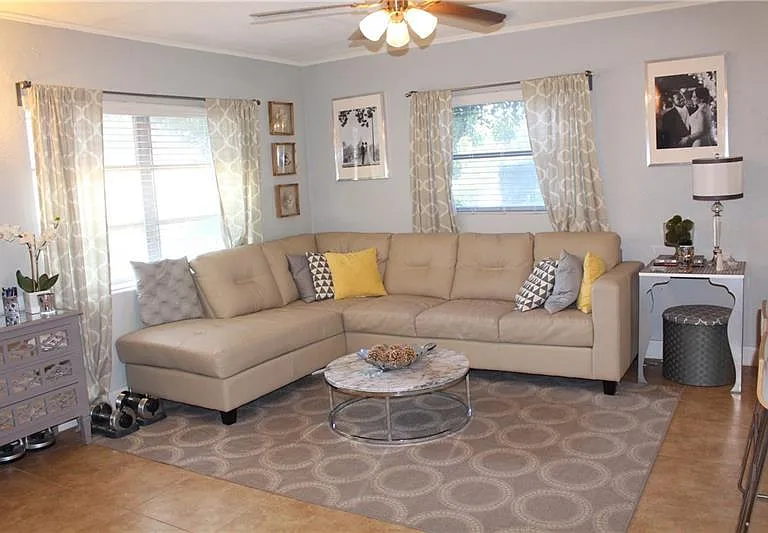 7002 NW 99th Way — Photo 2