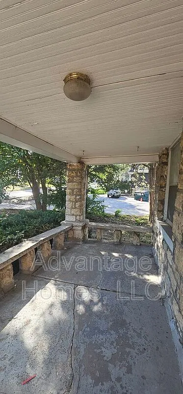4 bed, 2.0 bath, $1,900 — Photo 2