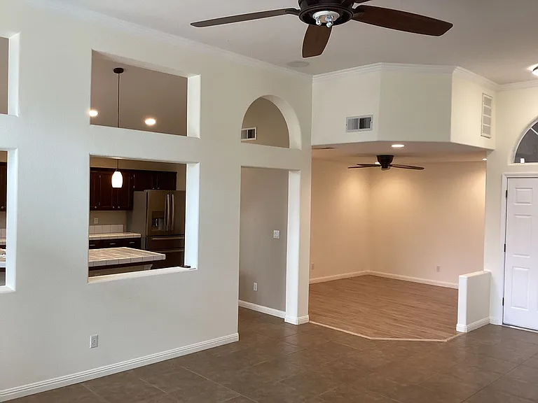 7526 N Ellendale Ave — Photo 7