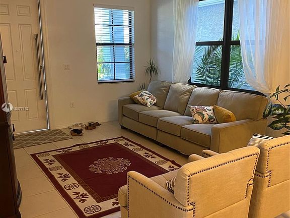 4th image of 664 NE 191st St #664