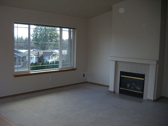 3rd image of 1127 161st St SW Unit A