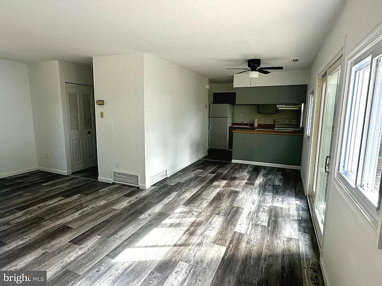 255 Greenough St — Photo 12