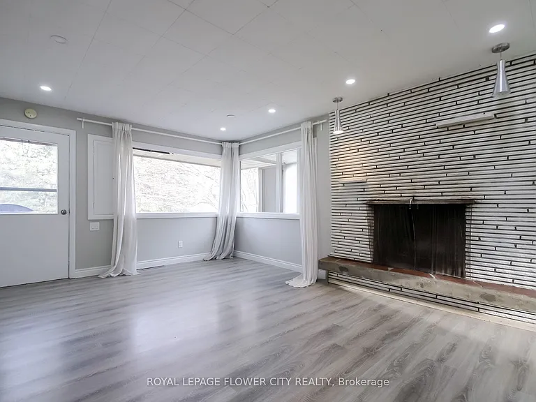 7555 Old Church Rd — Photo 7