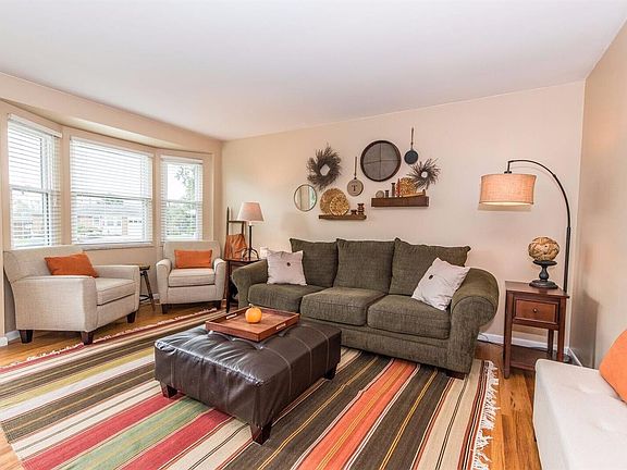 3rd image of 5240 Erindale Dr