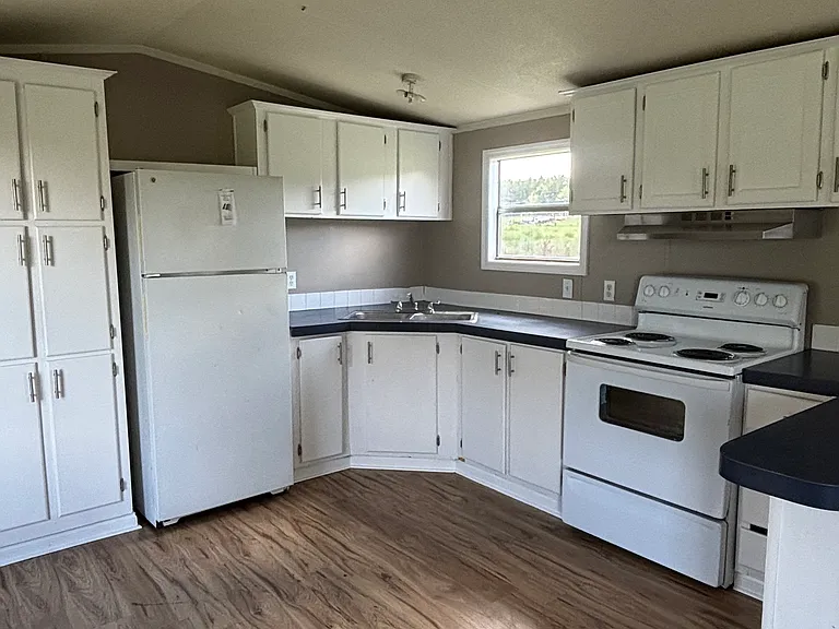 963 Pridgen Rd — Photo 2