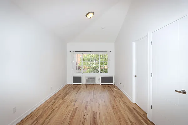 Rented by Nooklyn NYC LLC | media 3
