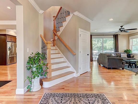 4th image of 20 Briarwood Ln
