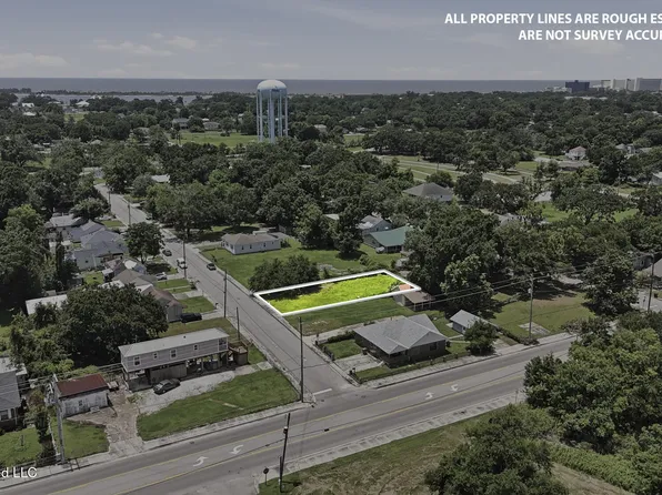 285 Laurel Ct, Biloxi, MS 39530