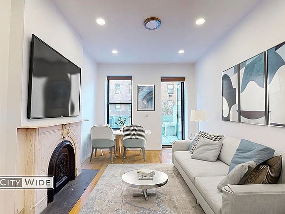 4th image of 151 E 71st St #305