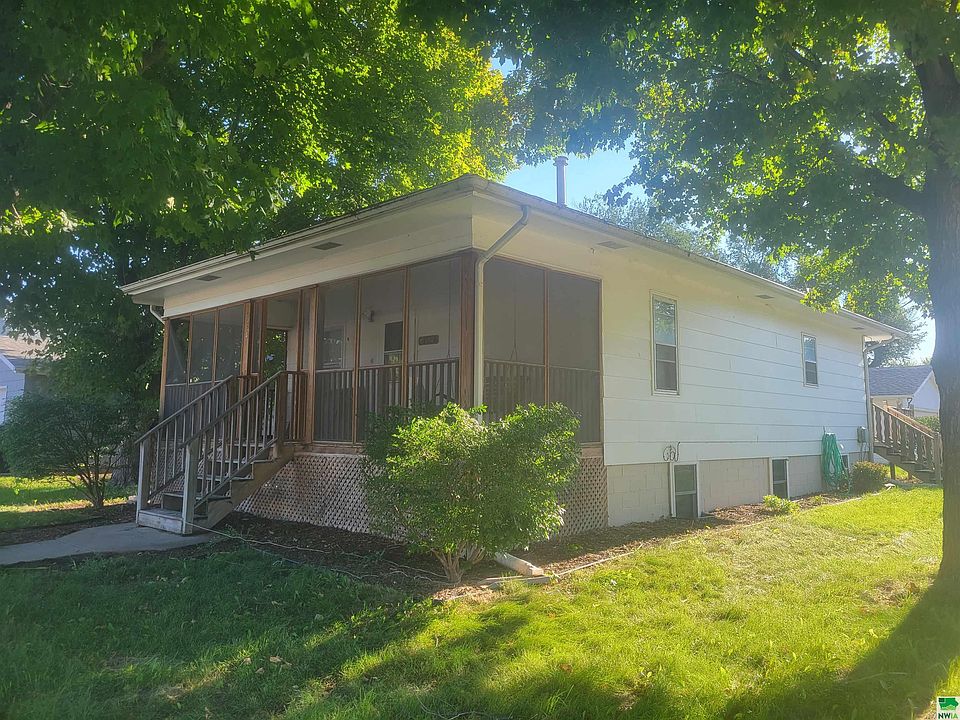 1st image of 624 6th Ave