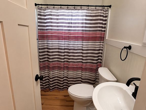5th image of 3765 Longview Dr