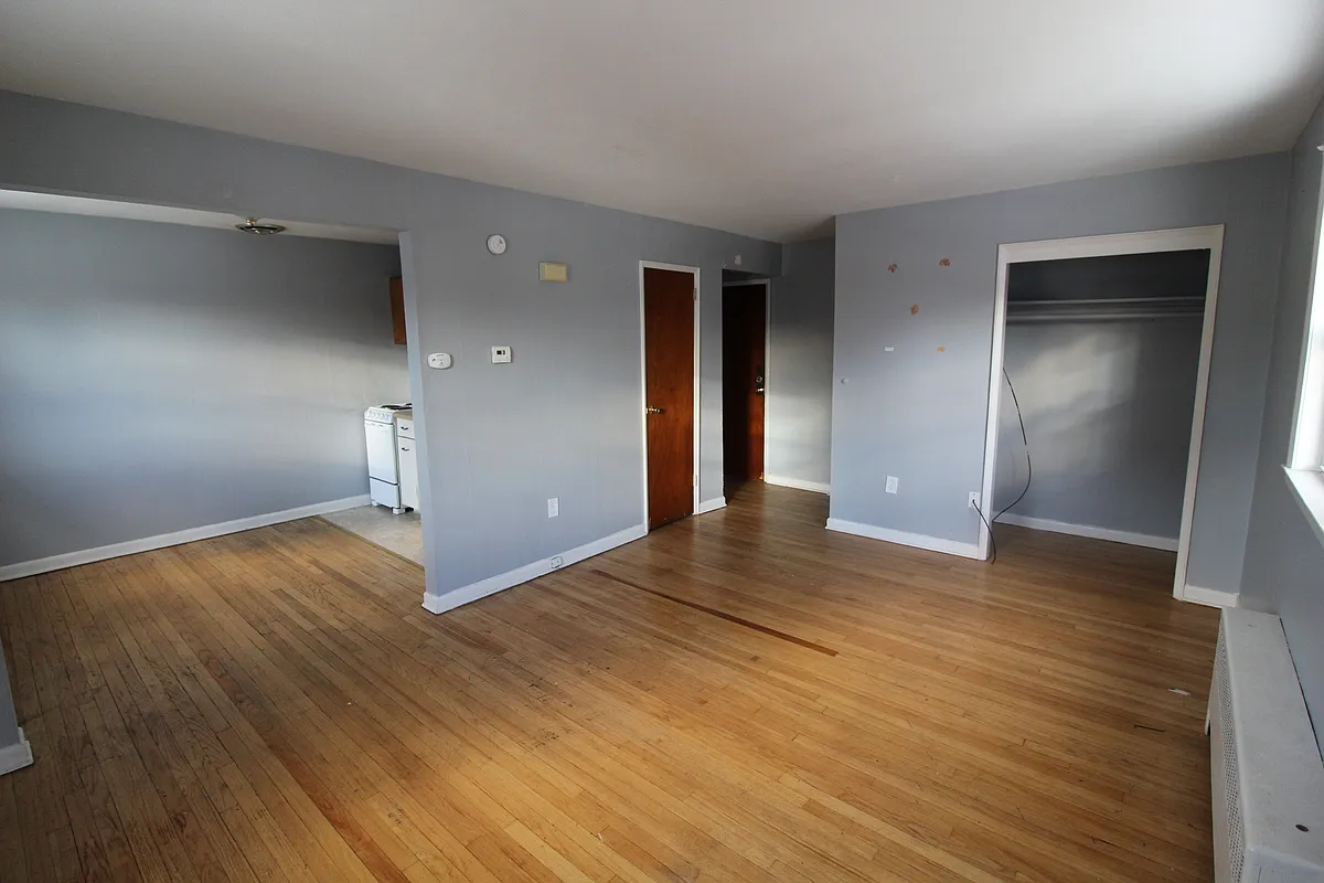 Building Photo - 33 Burnside Ave #7A