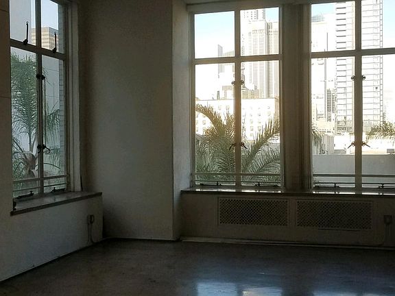 4th image of 409 W Olympic Blvd