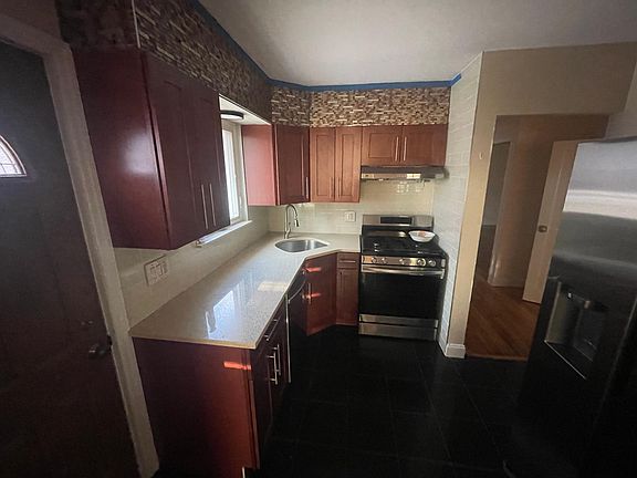 5th image of 8243 Little Neck Pkwy Floor 1