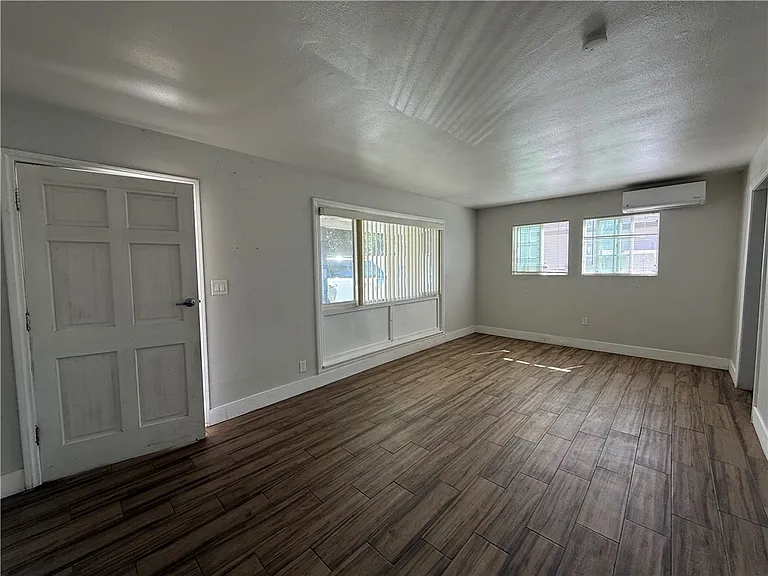 924 W Chestnut Ave #9241/2 — Photo 3