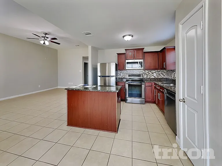 336 Comanche Plains Rd — Photo 4