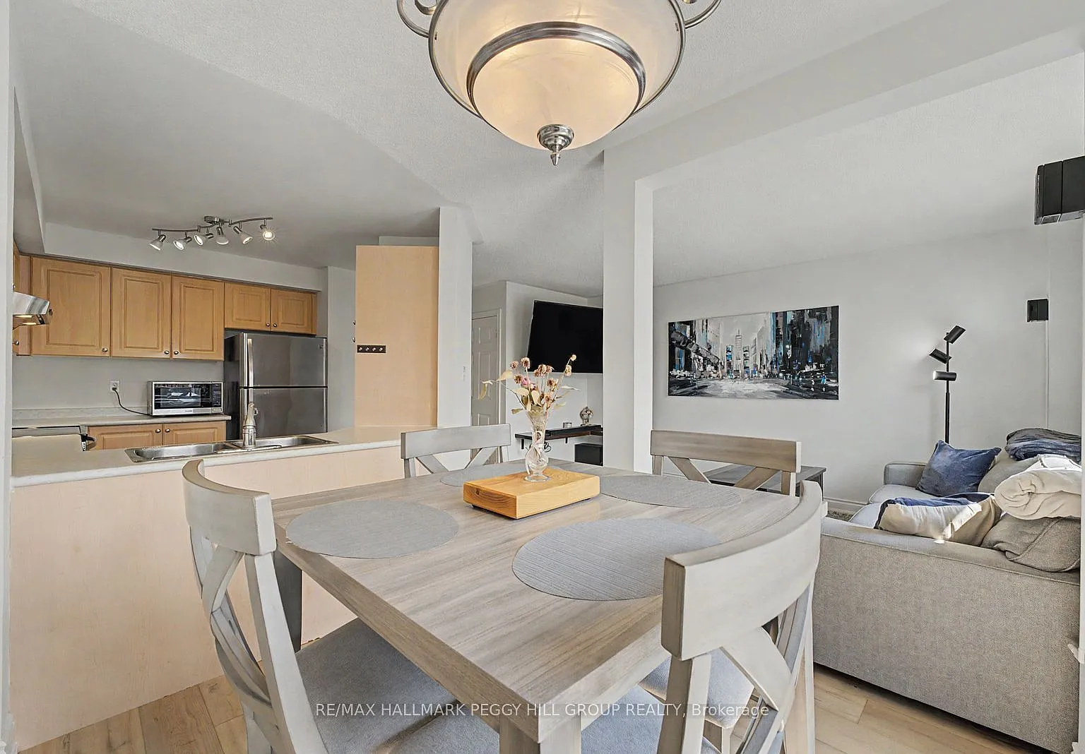 3 bed, $2,550 — Photo 2
