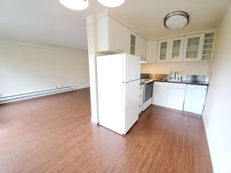 Taylor Towers — Photo 8