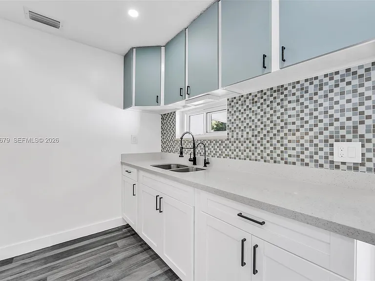 4917 SW 43rd Ter — Photo 10