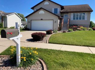 820 Violet Ln, Oregon, WI 53575