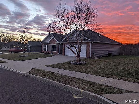 3rd image of 1845 N Black Walnut Ct