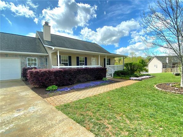 276 Arbor Gate Dr, Cornelia, GA 30531